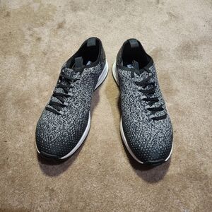 Women's Black and Gray Athletic Shoes Sz 8.5